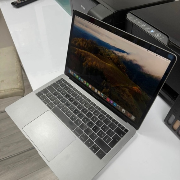 MacBook Air 13inch- 2018, 128GB in good mint condition - Picture 1 of 10